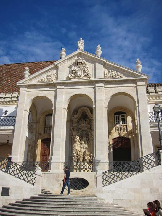 Главное здание университета в Коимбре. (Дворец короля Хуана 3) (Фото Лимарева В.Н.)