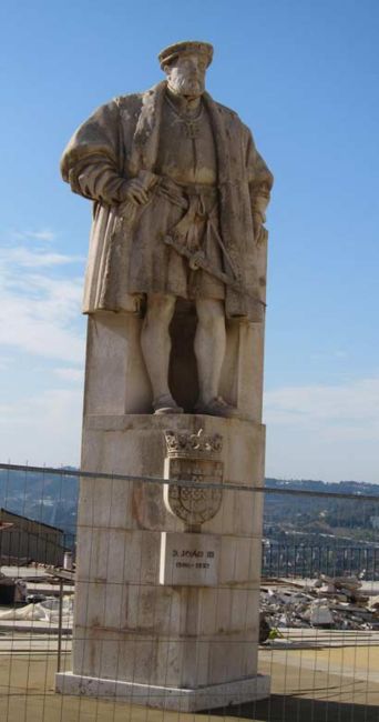 
Король Хуан 3. Статуя в Коимбре. Португалия. фото Лимарева В.Н. 