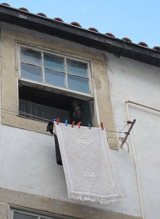 Окно в студенческом общежитии. г. Коимбре. Португалия.(Фото Лимарева В.Н.)