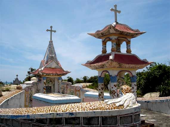 Захоронения христиан-вьетнамцев (Вьетнам. Дананг. фото Лимарева В.Н.)